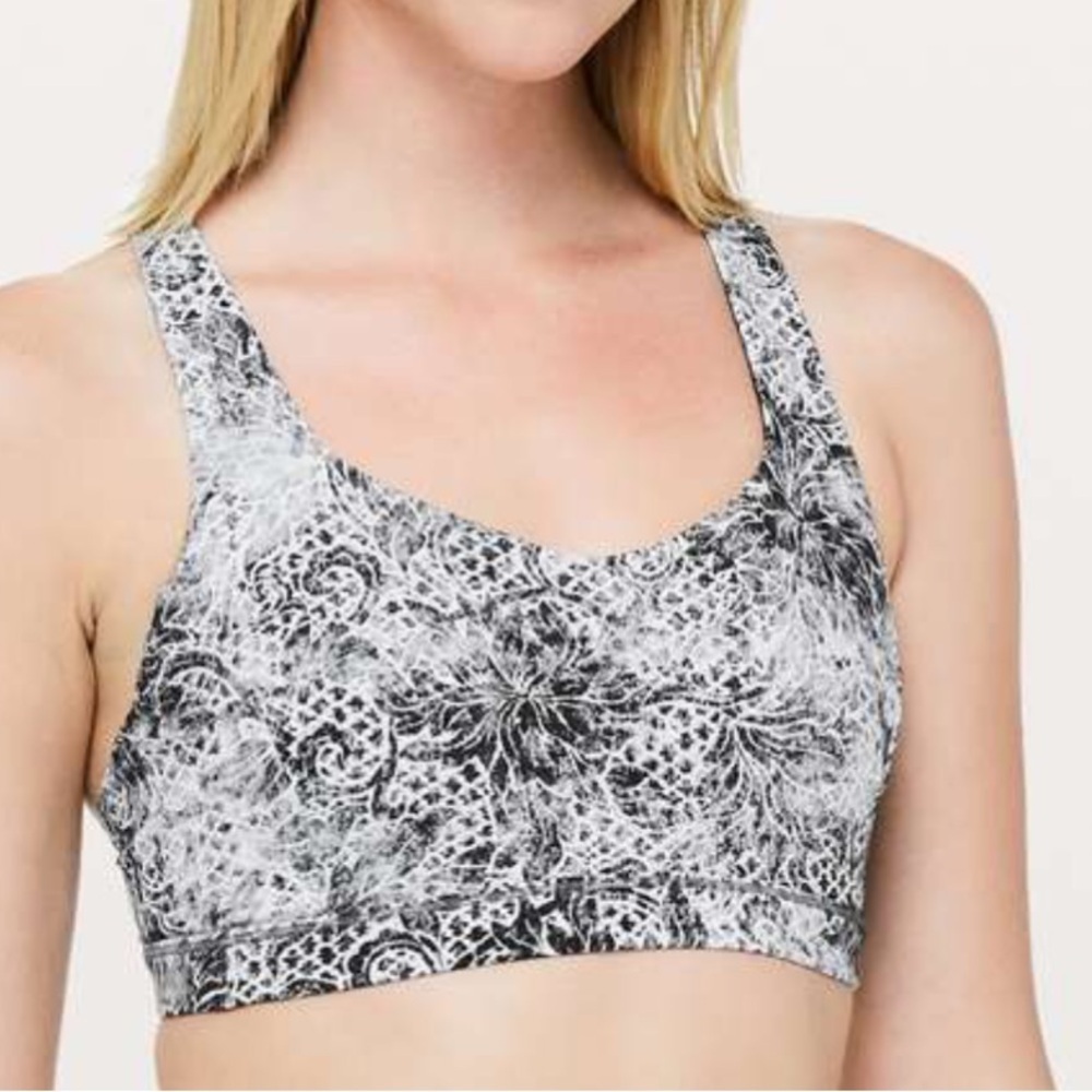Lululemon Free To Be Serene Bra. Serigraph Starlight Black/White. Size 6.